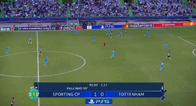 凯尔特人小球迷和远道而来的瑞士年轻人球迷互动