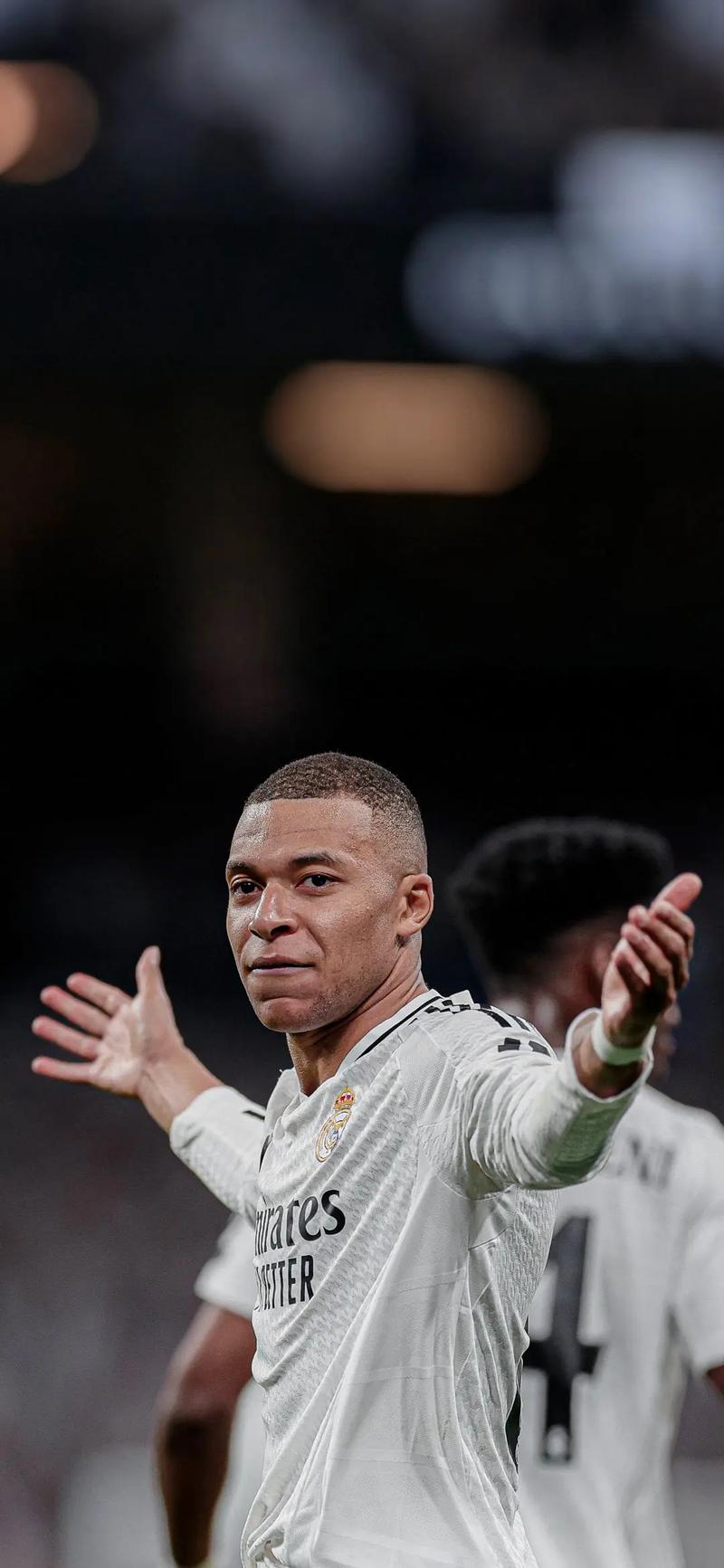 篮球CBA球队启用新训练馆，设备全面升级