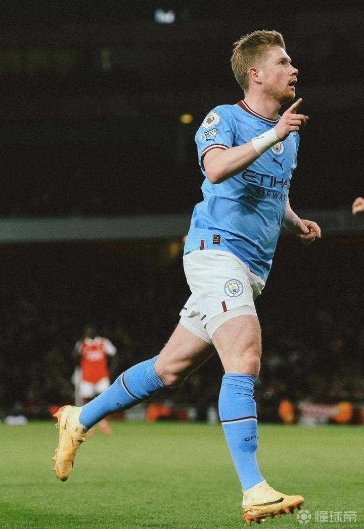 球迷：这球踢得跟动画一样