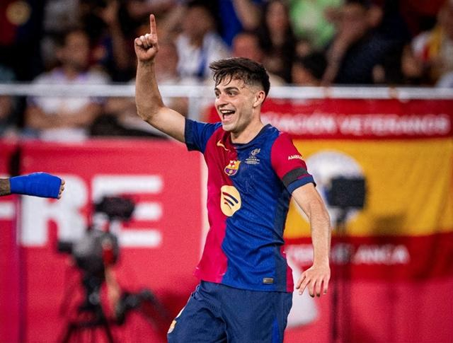 霍伊伦本赛季10场联赛制造5球，上赛季32场英超仅制造4球